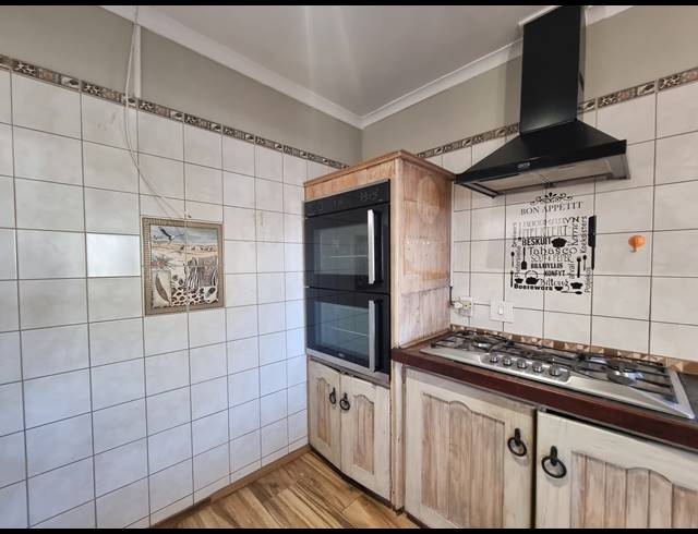 4 BEDROOM HOUSE FOR SALE IN TABLE VIEW